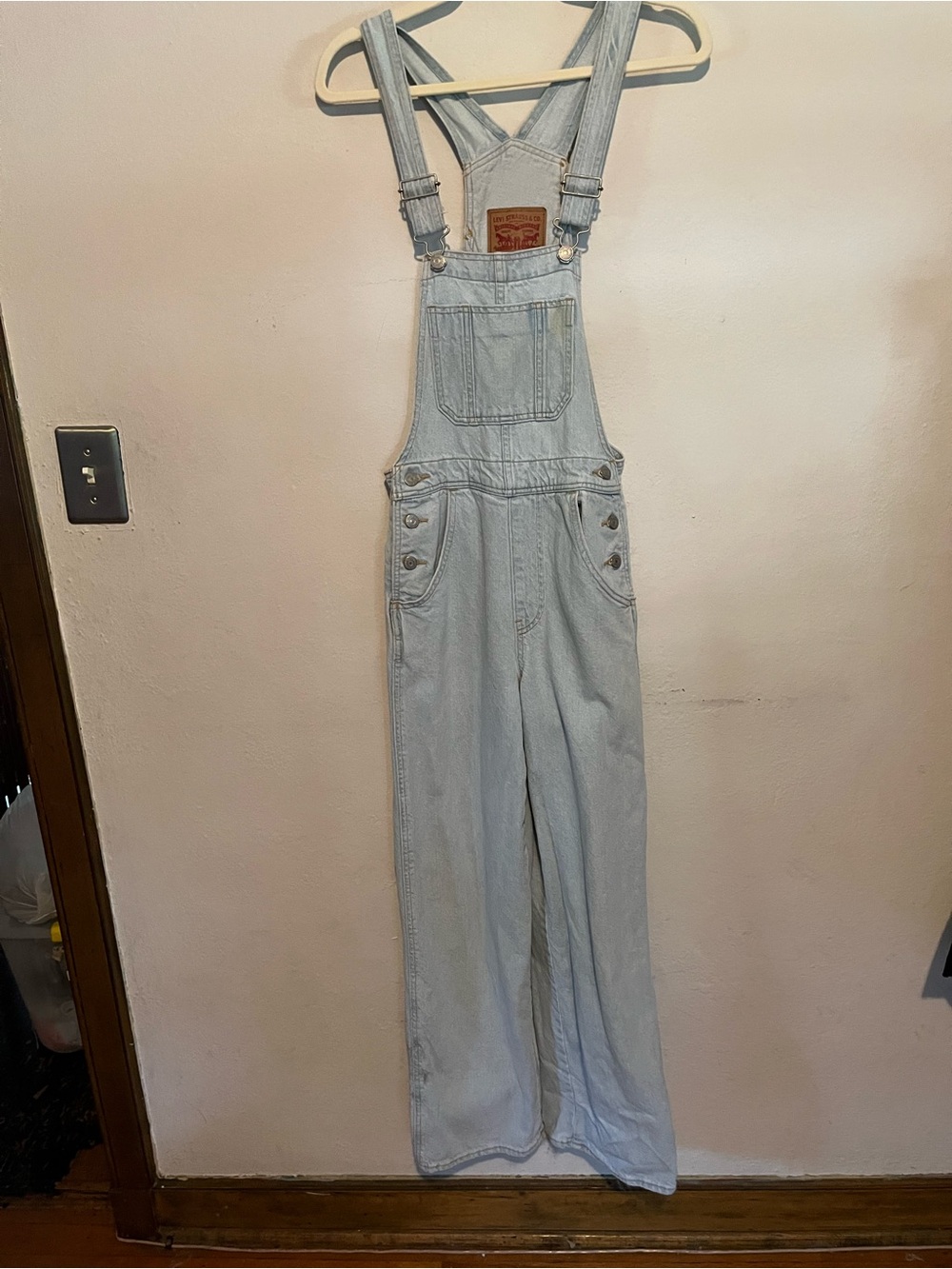 Levi’s Women’s Light Wash Denim Overalls Small *Talk Girl Friendly*